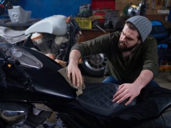 Cuidados e itens da motocicleta que devem ser avaliados na hora da manutenção