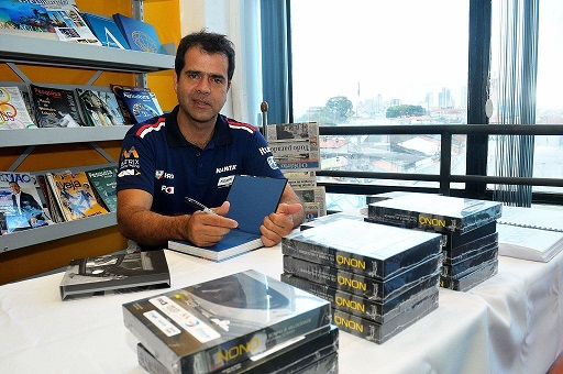 Nakata patrocina livro sobre a história do experiente piloto Nonô Figueiredo