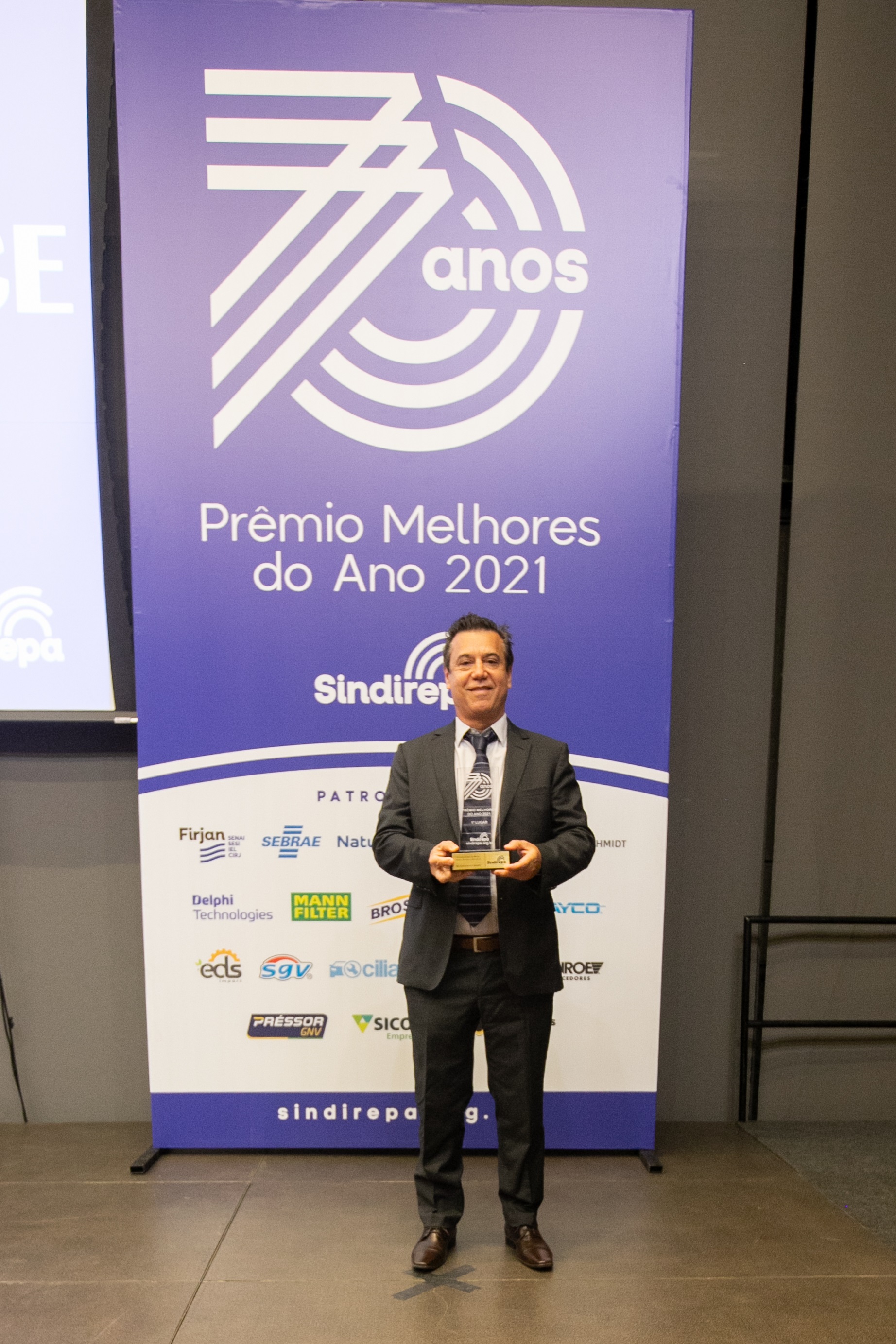 KOLBENSCHMIDT (KS) recebe Ouro na categoria componentes motor do Prêmio Sindirepa-RJ