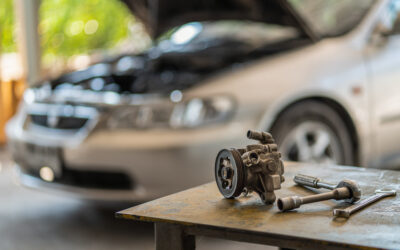 Função da bomba de direção hidráulica e sinais que indicam falhas no componente